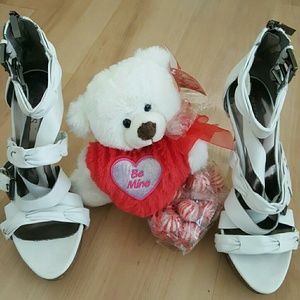 😍 Guess Heels